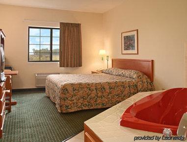 Super 8 By Wyndham South Bend Motel Room photo